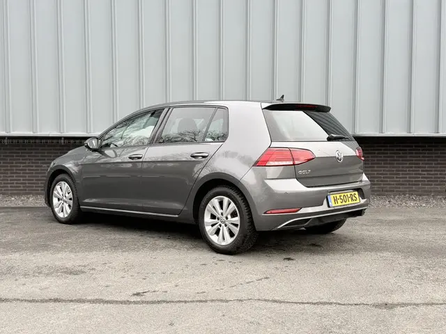 Volkswagen Golf 1.5 TSI Highline | Virtual | Trekhaak | ACC | Carplay