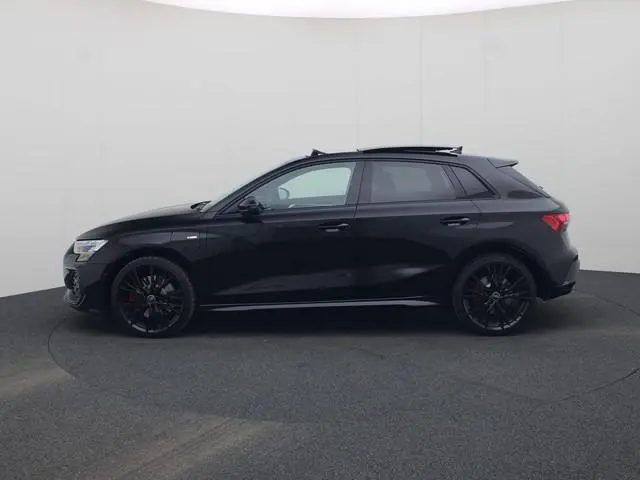 Audi A3 Sportback 45 TFSI e S edition Competition Panoramadak · SONOS Sound System · 19'' lichtmetal...