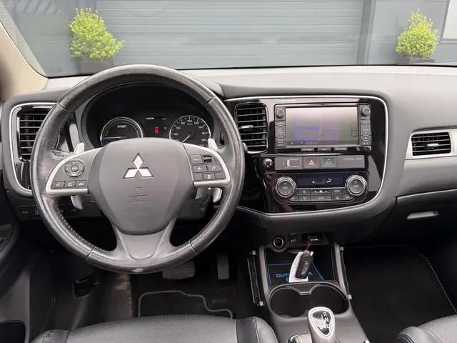 Mitsubishi Outlander 2.0 PHEV Executive Edition Trekhaak,Schuifdak,Leder,Stoelverw-Koeling,Camera,Na...