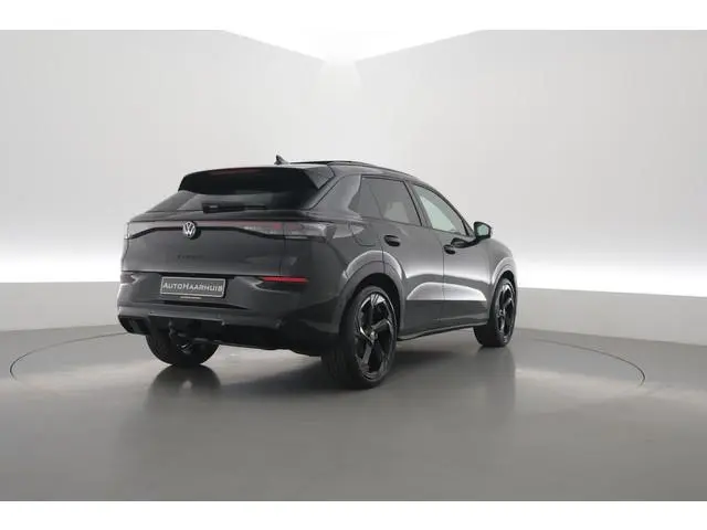 Volkswagen T-Roc 1.5 eTsi R-Line | Pano | IQ Light | Adapt. Cruise | Trekhaak | Camera | Stoel- Stuu...