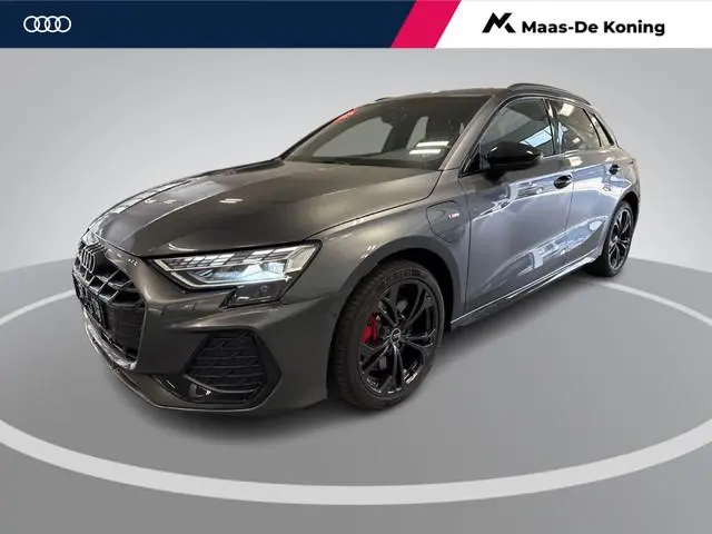 Audi A3 Sportback 45 TFSI e 272pk S edition Competition · SONOS Audio · Camera · Trekhaak · Stoelver...