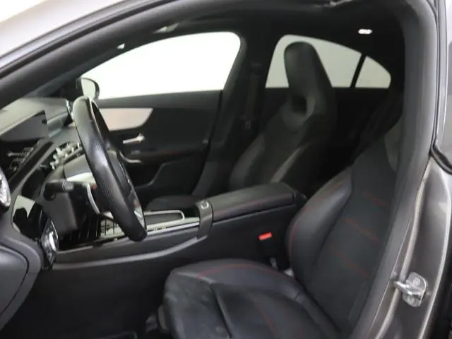 Mercedes-Benz CLA-klasse 250 e AMG Line Facelift /Panoramadak /Night-Pakket /19 Inch /CarPlay
