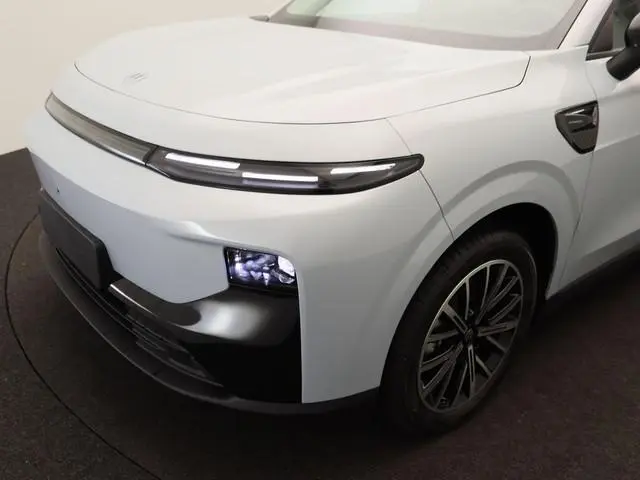 Leapmotor B10
