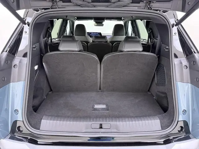 Peugeot e-5008