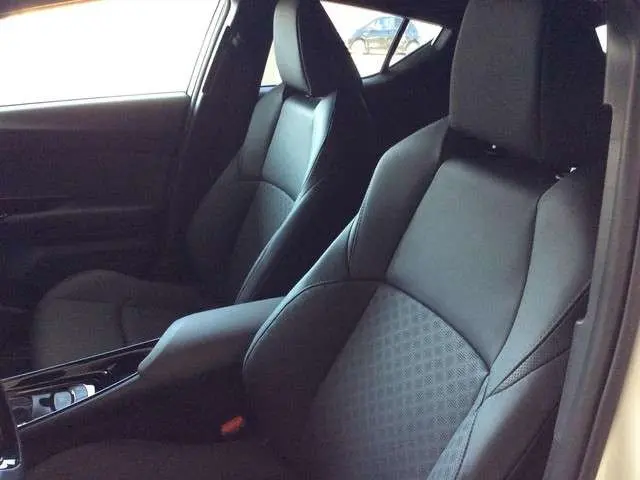 Toyota C-Hr 2.0 Hybrid 184pk CVT Executive * Direct leverbaar!