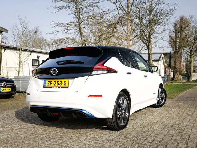 Nissan LEAF Tekna 40 kWh Dealer-Onderh. BOVAG-Garantie NL-Auto