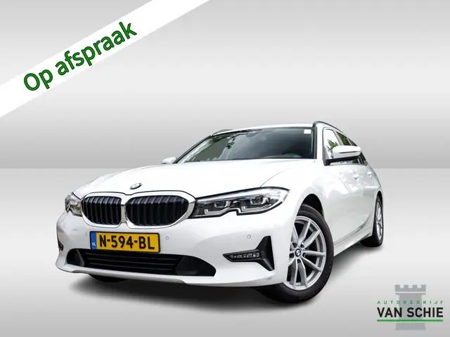 BMW 3-serie Touring 320i Business Edition 1e-Eig. & Dealer-Onderh. BOVAG-Garantie. NL-Auto.