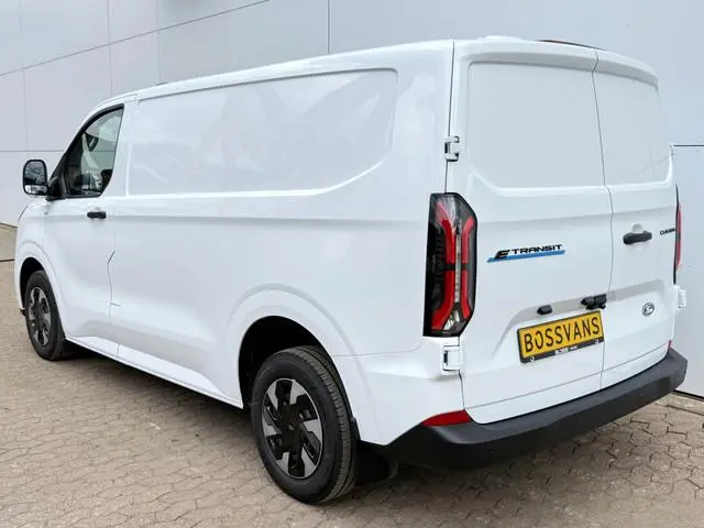 Ford e-Transit Custom 71kWh 140PK Elektrisch 344km WLTP 2300kg Trekvermogen BEV Snelladen Stoel + St...