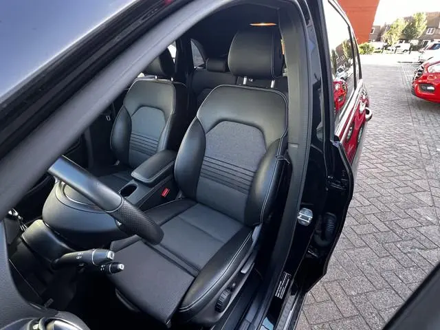 Mercedes-Benz B-klasse 180 Business Solution AMG Upgrade Edition | Airco | Navigatie | Achteruitrijd...