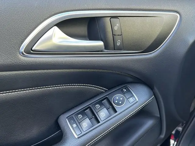 Mercedes-Benz B-klasse 180 Business Solution AMG Upgrade Edition | Airco | Navigatie | Achteruitrijd...