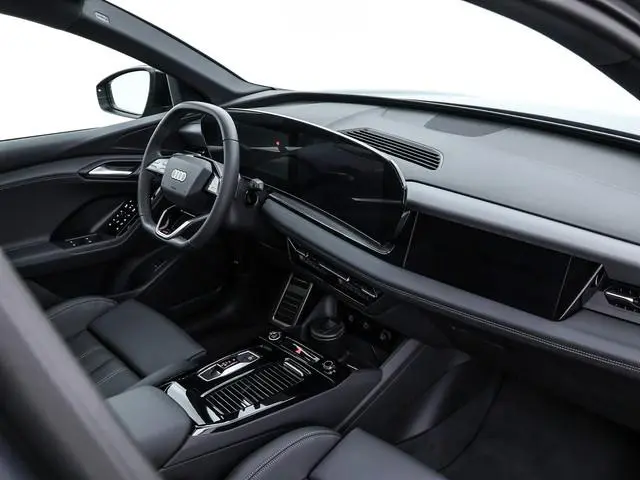 Audi Q6 e-tron 252pk S edition 83 kWh · SOH 97,5% · Panoramadak · Leder · 360 Camera · Luchtvering ·...