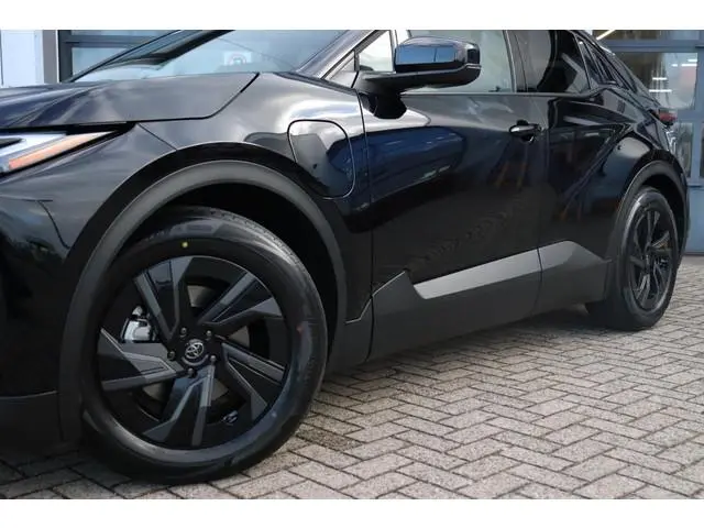 Toyota C-HR+