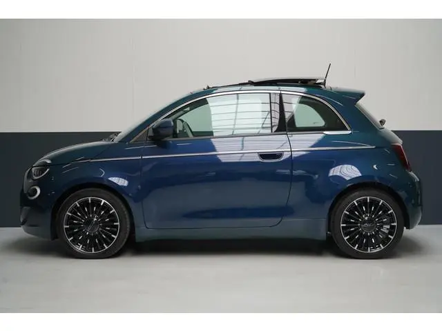 Fiat 500 La Prima 42 kWh | Schuif/kanteldak | Carplay | Adaptive cruise | Parkeersensoren | Pack win...