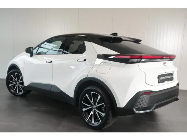 Toyota C-HR 2.0 Plug-in Hybrid 220 Dynamic Limited, Stoel & Stuurverwarming, Apple Carplay/Android A...