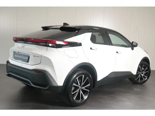 Toyota C-HR 2.0 Plug-in Hybrid 220 Dynamic Limited, Stoel & Stuurverwarming, Apple Carplay/Android A...
