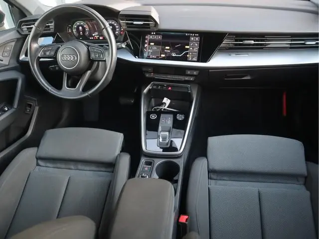 Audi A3 Sportback 40 TFSI e Business edition Navi / Cruise / Carplay / LED / Btw auto / 204 pk