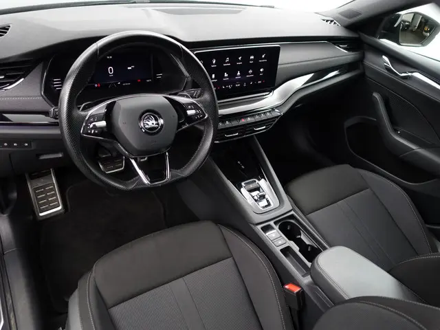 ŠKODA Octavia Combi 1.0 e-TSI Business Edition Plus Aut- Panoramadak, Sport Interieur, Sfeerverlicht...