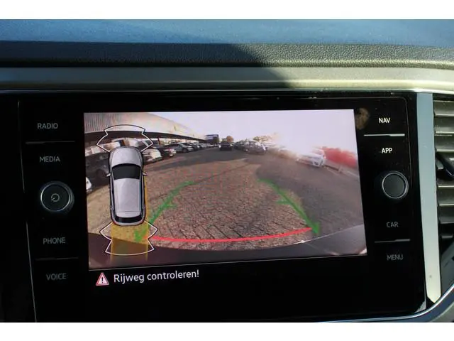 Volkswagen T-Roc 1.5 TSI 150pk DSG Style Team Navigatie Climate Control DAB Adaptieve Cruise control...