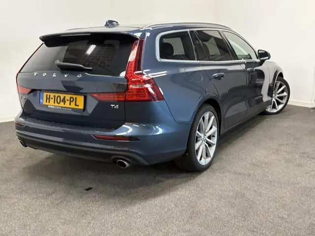 Volvo V60 2.0 T4 190pk AUT8 Momentum Pro Leer/ Stoelverw/ Apple Android auto/ Comf. Stoelen