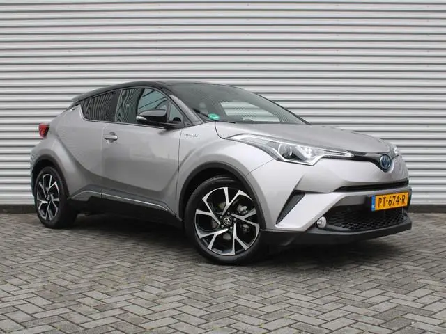 Toyota C-HR 1.8 Hybrid Bi-Tone | 18" LM | Stoelverwarming | Camera | Keyless | Cruise adapt. | Clima...