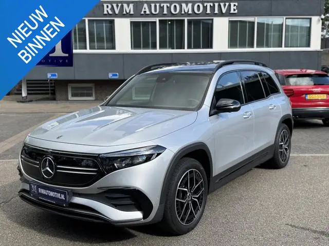 Mercedes-Benz EQB 300 4MATIC AMG Line 7p. 67 kWh VAN: 44.900,- VOOR: 41.440,- UW HERFSTVOORDEEL: 3.4...