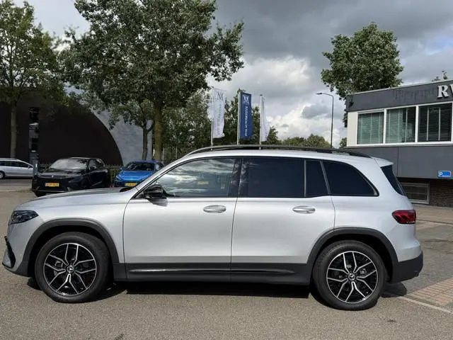 Mercedes-Benz EQB 300 4MATIC AMG Line 7p. 67 kWh VAN: 44.900,- VOOR: 41.440,- UW HERFSTVOORDEEL: 3.4...
