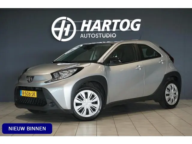 Toyota Aygo X 1.0 VVT-i MT Play + CAMERA / ADAPTIEVE CRUISE / CARPLAY