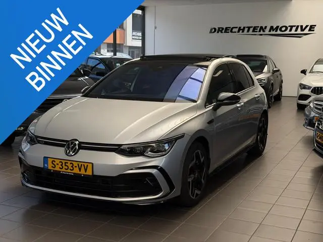 Volkswagen Golf 1.5 eTSI R-Line / Pano / Camera / CarPlay /