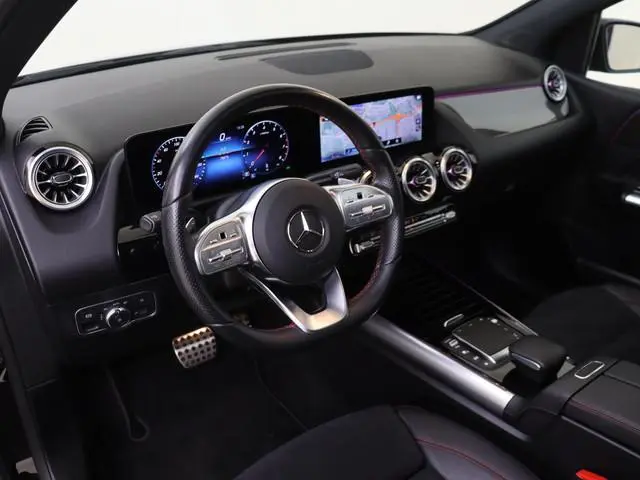 Mercedes-Benz B-klasse 180 Business Solution AMG /Panoramadak /19 Inch /Nightpakket