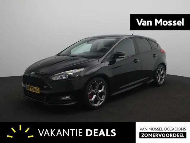 Ford Focus 2.0 ST | Winterpakket | Achteruitrijcamera | Sportstoelen | Lichtmetalen Velgen |