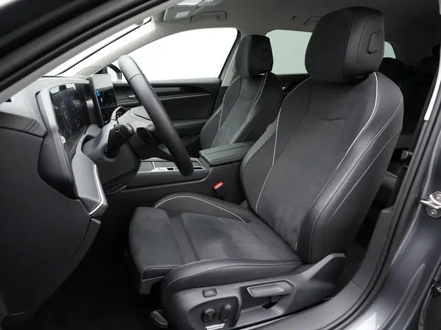 Volkswagen Passat Variant 1.5 eHybrid 204 pk Business | Trekhaak | Head-up display | Stuur-/stoelver...