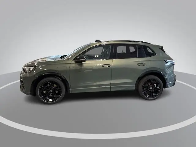 Volkswagen Tiguan 1.5 eHybrid 204pk R-Line Edition · Panoramadak · Inklap. Trekhaak · 360 Camera · L...