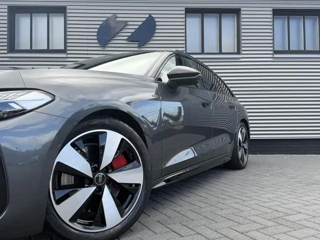 Audi A5 Avant 2.0 e-hybrid quattro S edition Competition