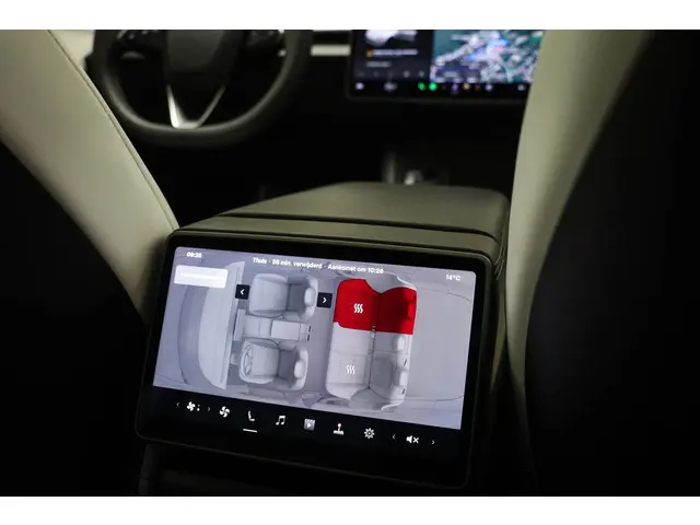 Tesla Model 3 RWD 60 kWh | STUURVERWARMING | STOELVENTILATIE | PANORAMADAK