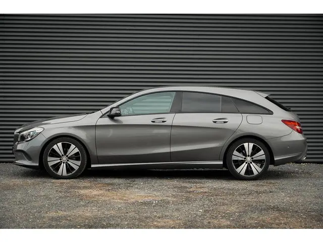 Mercedes-Benz CLA-klasse Shooting Brake 180 Lease Edition / Facelift / Stoelverwarming / Navi