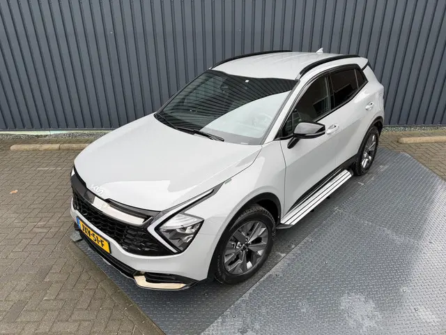 Kia Sportage 1.6 T-GDi Hybrid Dark Edition | Afnm Trekhaak | Treeplanken | Rijklaar!!