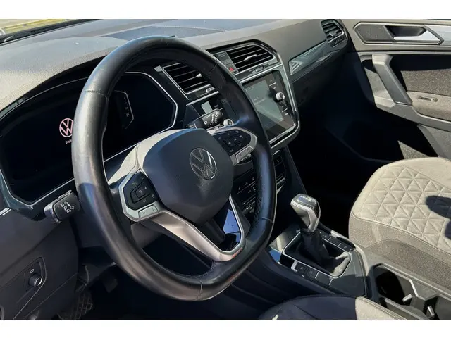 Volkswagen Tiguan 1.4 TSI eHybrid 245pk Life HUD TREKHAAK ACC WINTERPAKKET LED