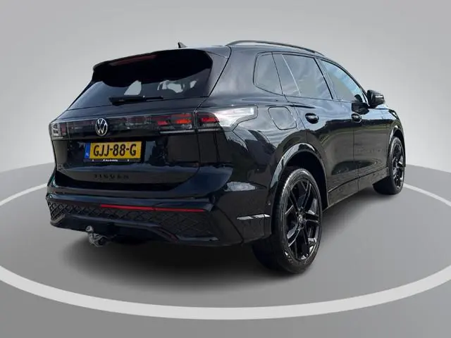 Volkswagen Tiguan 1.5 eHybrid 272pk DSG R-Line Business · Trekhaak · Panoramadak · Dodehoeksensoren...