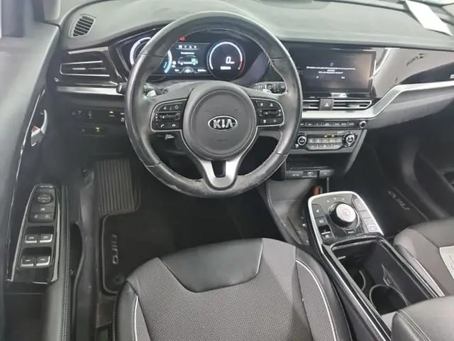 Kia e-Niro DynamicLine 64 kWh 3-Fase 1e-Eig. & Dealer-Onderh. BOVAG-Garantie. NL-Auto.