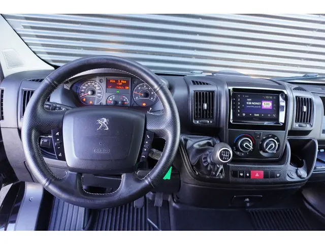 Peugeot Boxer 130pk L2H2 Glasresteel Imperiaal Airco Cruise control Trekhaak Camera Glaswagen Glasau...