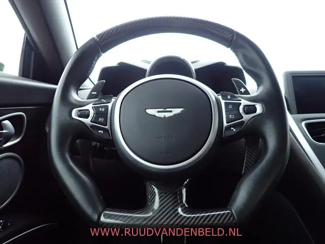 Aston Martin DBS