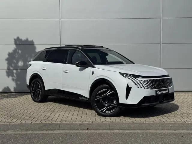 Peugeot e-5008