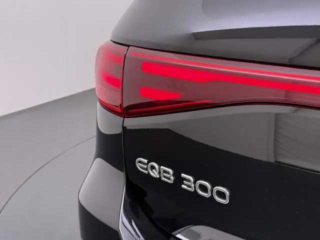 Mercedes-Benz EQB 300 4MATIC AMG Line 71 kWh | Burmester HUD Memory Keyless