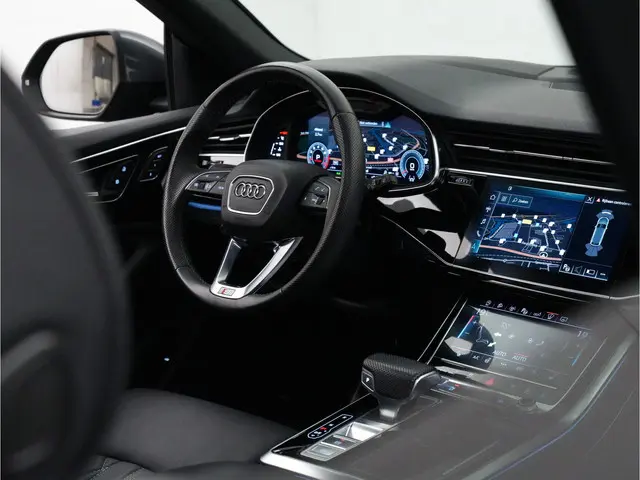 Audi Q8 55 TFSI 350pk quattro Competition Pro Line Plus Panoramadak,Leer, Headup display, Sfeerverli...