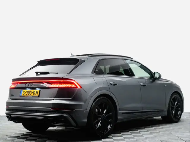 Audi Q8 55 TFSI 350pk quattro Competition Pro Line Plus Panoramadak,Leer, Headup display, Sfeerverli...