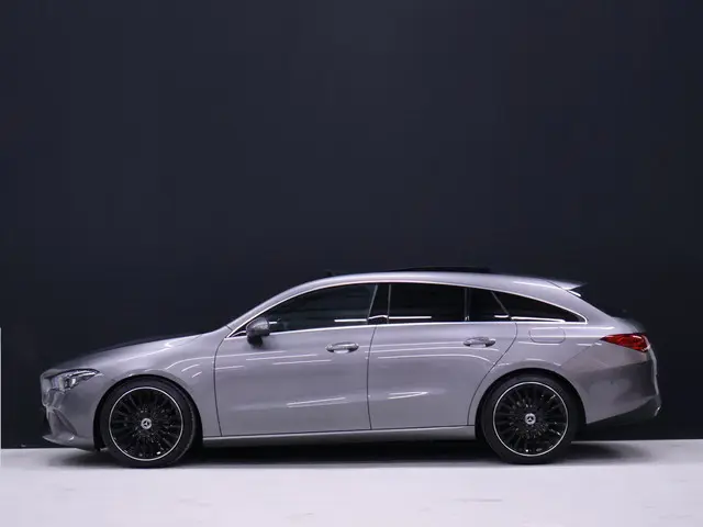 Mercedes-Benz CLA-klasse Shooting Brake 180 Business Solution Luxury [SCHUIFKANTELDAK, STOELVERWARMI...