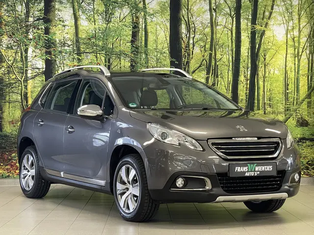 Peugeot 2008 1.2 PureTech Féline | Panoramadak | 16'' Lichtmetaal | Parkeersensoren achter | Aircond...