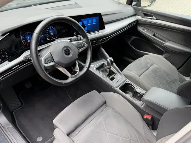 Volkswagen Golf 1.0 TSI CARPLAY/ RADAR/ LED/ MASSAGE/ PRIVACY GLAS  *!*
