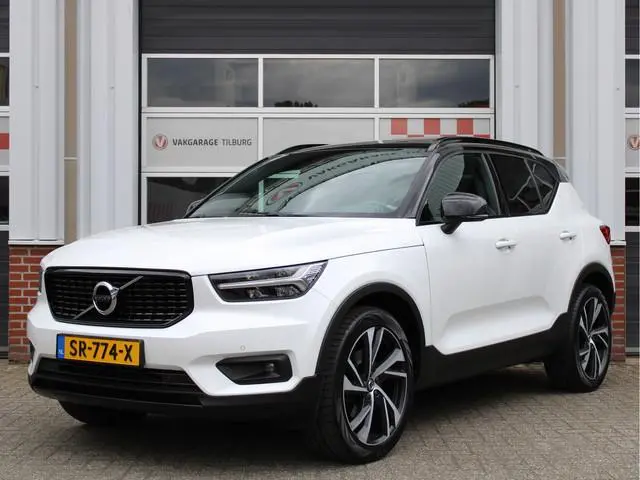 Volvo XC40 2.0 T4 190PK R-Design Automaat /NAVI/Panoramadak/Trekhaak/Cruise control/PDC/20'LM/Leder/...