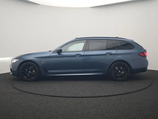 BMW 5-serie Touring 530e M Sport PHEV 293pk Dealer O.H. | Active Steering | Trekhaak Af Fabriek | Pa...